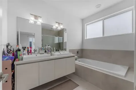 7234 NW 103rd Path Doral FL 33178