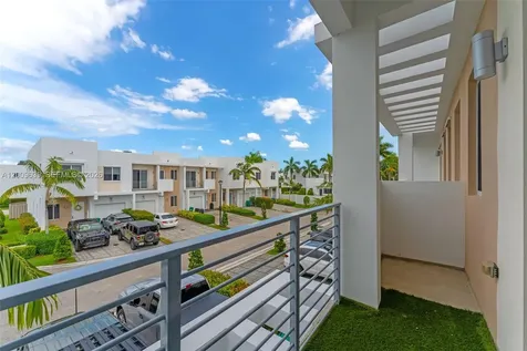 7234 NW 103rd Path Doral FL 33178