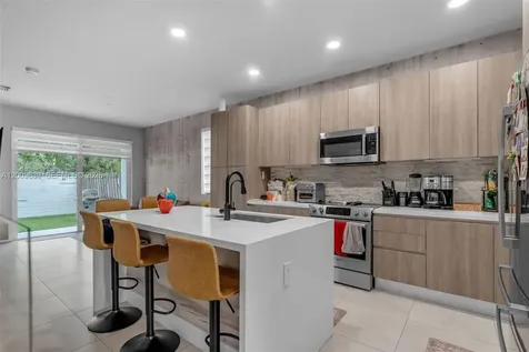 7234 NW 103rd Path Doral FL 33178