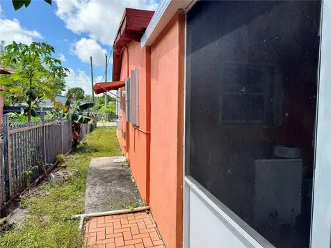 285 NE 165th Street Miami FL 33162