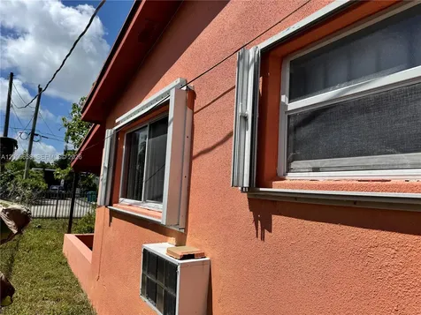 285 NE 165th Street Miami FL 33162