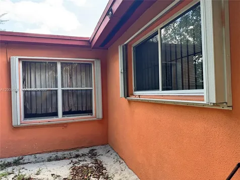 285 NE 165th Street Miami FL 33162