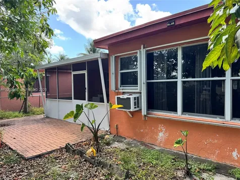 285 NE 165th Street Miami FL 33162