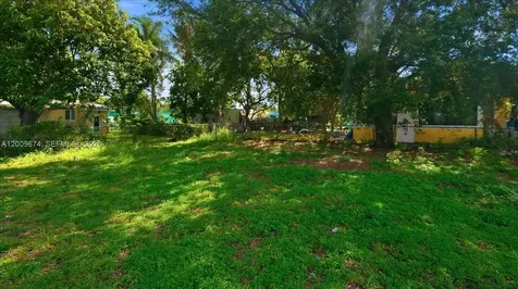 2129 NW 59th Street Miami FL 33142