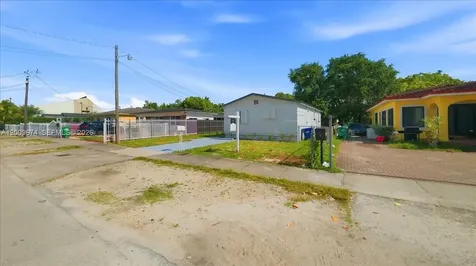 2129 NW 59th Street Miami FL 33142