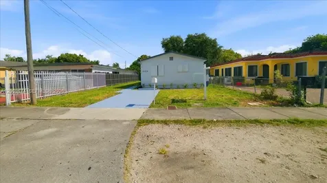 2129 NW 59th Street Miami FL 33142