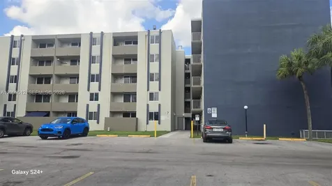 10090 NW 80th Court Hialeah Gardens FL 33016