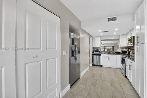4283 S Pine Island Road Davie FL 33328