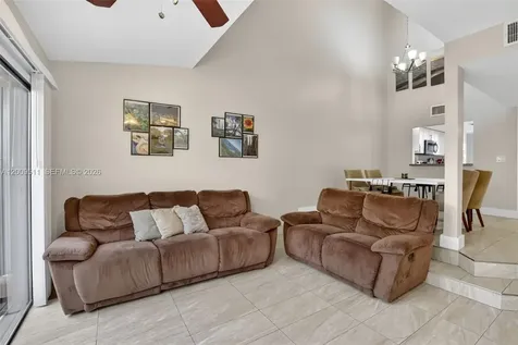 4283 S Pine Island Road Davie FL 33328