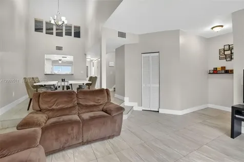 4283 S Pine Island Road Davie FL 33328