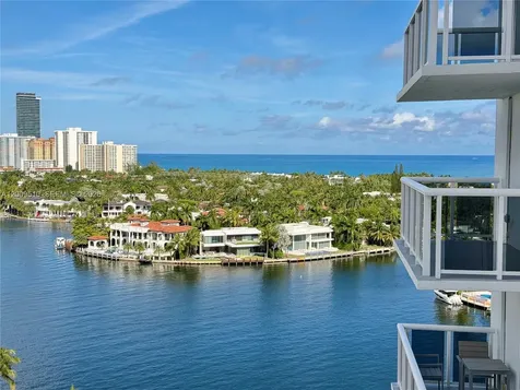 20515 E Country Club Drive Aventura FL 33180