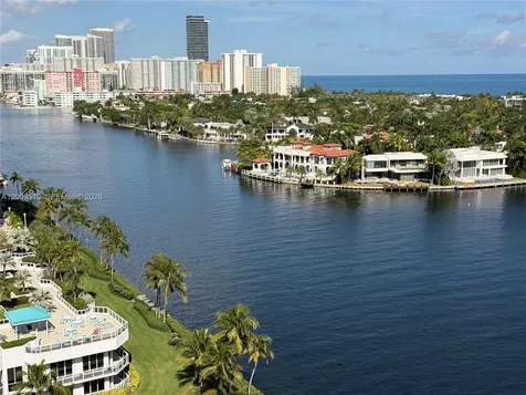 20515 E Country Club Drive Aventura FL 33180
