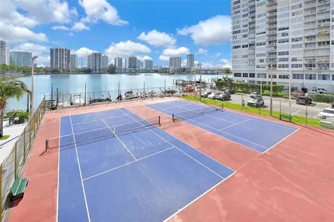 2780 NE 183rd Street Aventura FL 33160