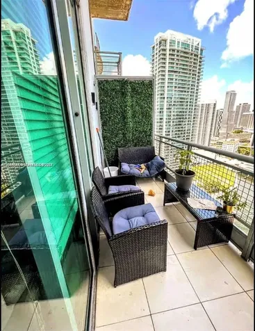 690 SW 1st Court Miami FL 33130