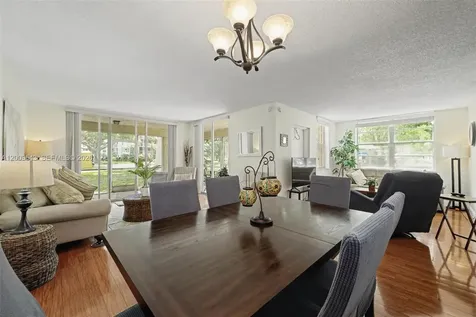 9340 Lagoon Place Davie FL 33324