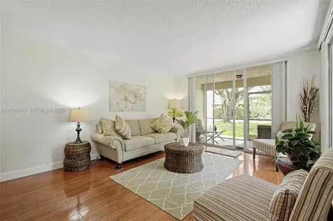 9340 Lagoon Place Davie FL 33324