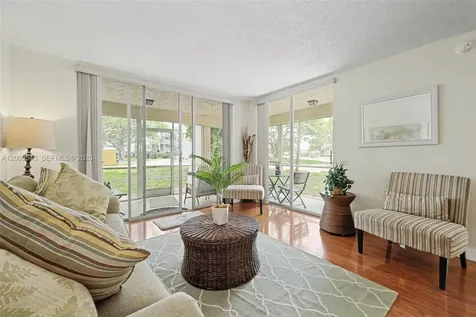 9340 Lagoon Place Davie FL 33324