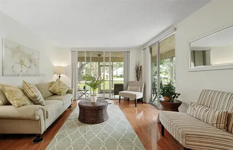 9340 Lagoon Place Davie FL 33324