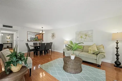 9340 Lagoon Place Davie FL 33324
