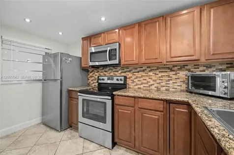 9340 Lagoon Place Davie FL 33324