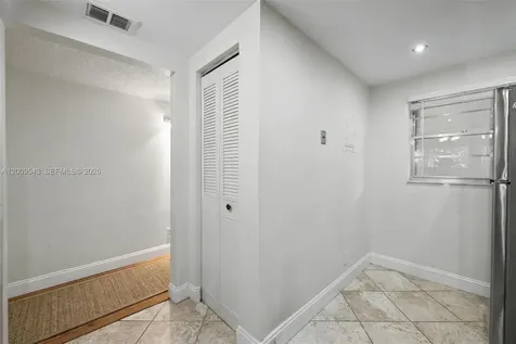 9340 Lagoon Place Davie FL 33324
