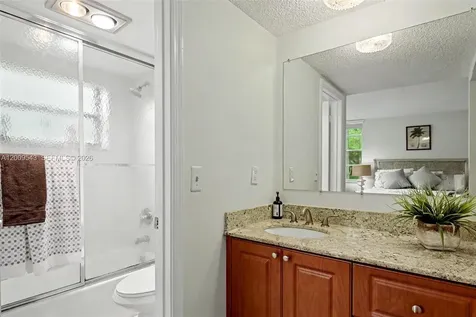 9340 Lagoon Place Davie FL 33324