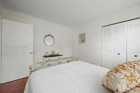 9340 Lagoon Place Davie FL 33324