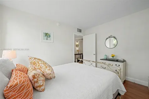9340 Lagoon Place Davie FL 33324