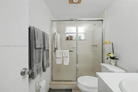 9340 Lagoon Place Davie FL 33324