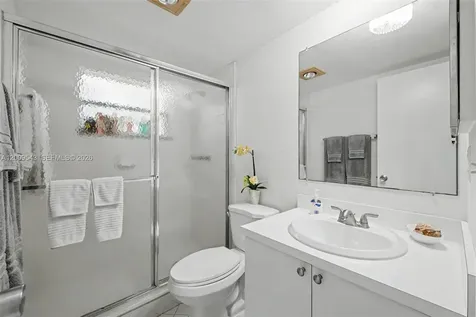 9340 Lagoon Place Davie FL 33324