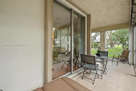 9340 Lagoon Place Davie FL 33324