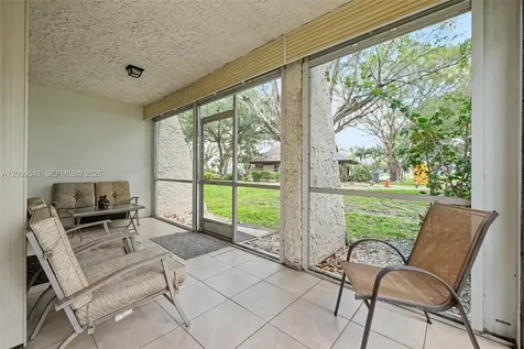 9340 Lagoon Place Davie FL 33324