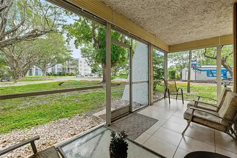 9340 Lagoon Place Davie FL 33324