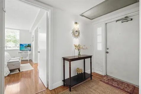 9340 Lagoon Place Davie FL 33324