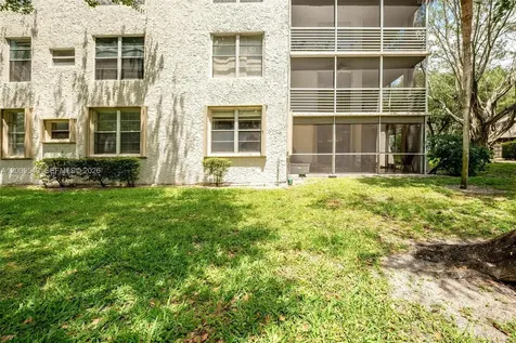 9340 Lagoon Place Davie FL 33324