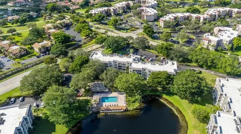 9340 Lagoon Place Davie FL 33324