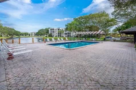 9340 Lagoon Place Davie FL 33324