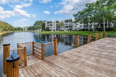 9340 Lagoon Place Davie FL 33324
