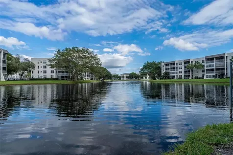 9340 Lagoon Place Davie FL 33324