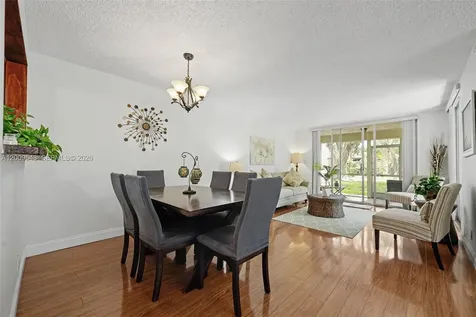 9340 Lagoon Place Davie FL 33324
