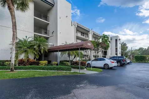 9340 Lagoon Place Davie FL 33324