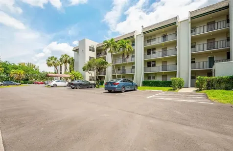 9340 Lagoon Place Davie FL 33324
