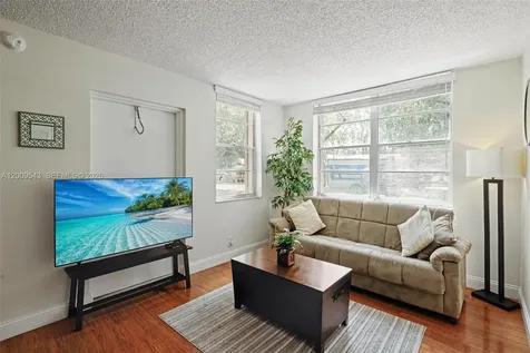 9340 Lagoon Place Davie FL 33324