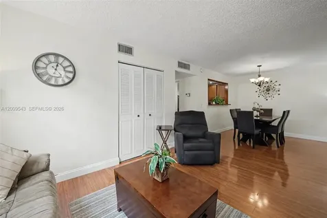 9340 Lagoon Place Davie FL 33324