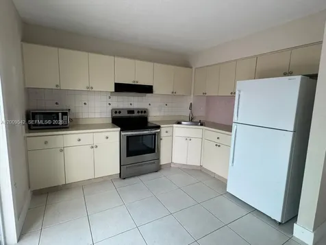 2186 W 60th Street Hialeah FL 33016
