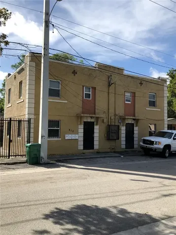 912 NW 55th Terrace Miami FL 33127