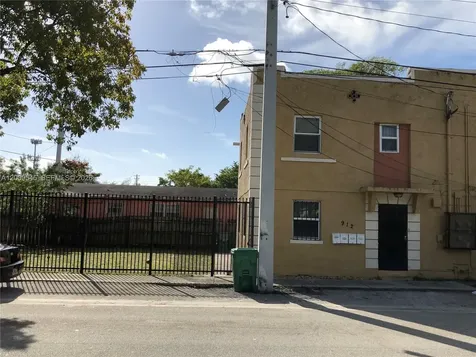 912 NW 55th Terrace Miami FL 33127
