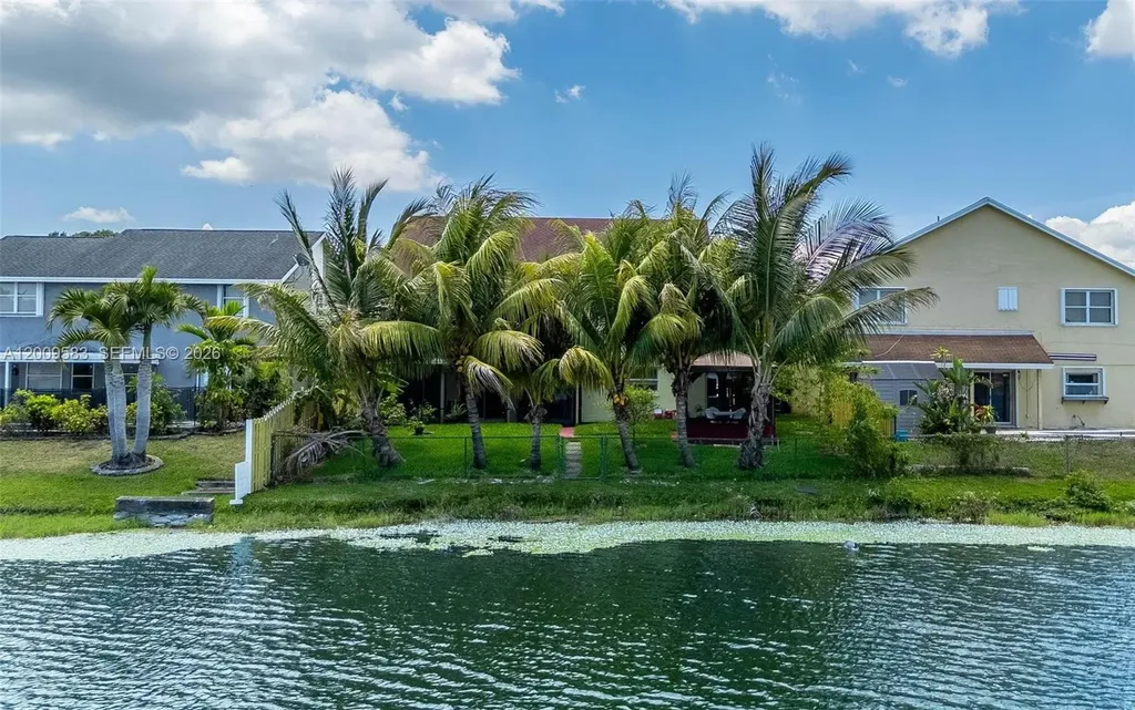1001 SW 100th Terrace Pembroke Pines FL 33025