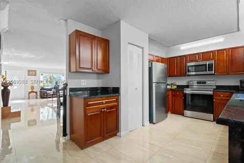 1001 SW 100th Terrace Pembroke Pines FL 33025