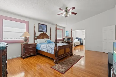 1001 SW 100th Terrace Pembroke Pines FL 33025